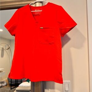 NWOT Figs Womens Pride Scrubs in Hibiscus